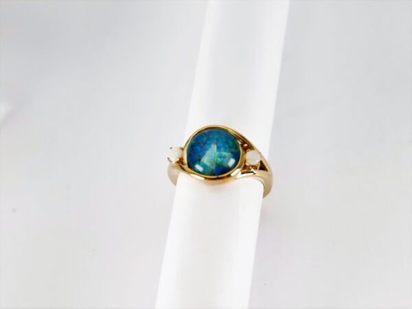 Ring in Gelbgold mit einem Opal-Trippel – Bild 3