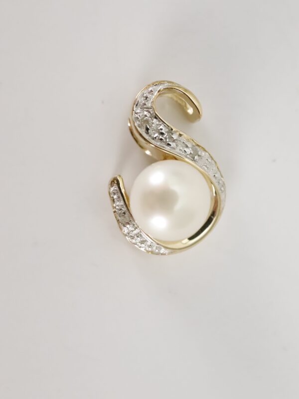 Anhänger in Gelbgold mit Perle und Diamant – Bild 3