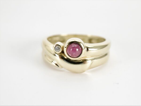 Ring in Gelbgold mir Rubin und Diamant