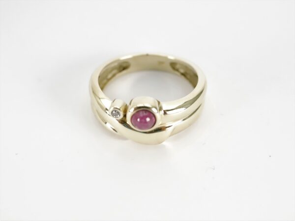 Ring in Gelbgold mir Rubin und Diamant – Bild 3
