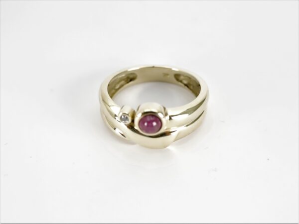 Ring in Gelbgold mir Rubin und Diamant – Bild 4