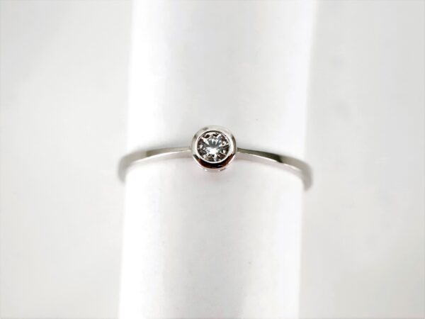sehr feiner Ring in Weißgold mit Zirkonia – Bild 2
