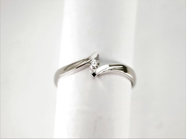 sehr feiner Ring in Weißgold mit Diamant – Bild 3