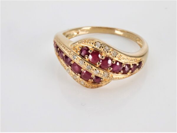 Ring in Gelbgold mit Rubin und Diamant - – Bild 2