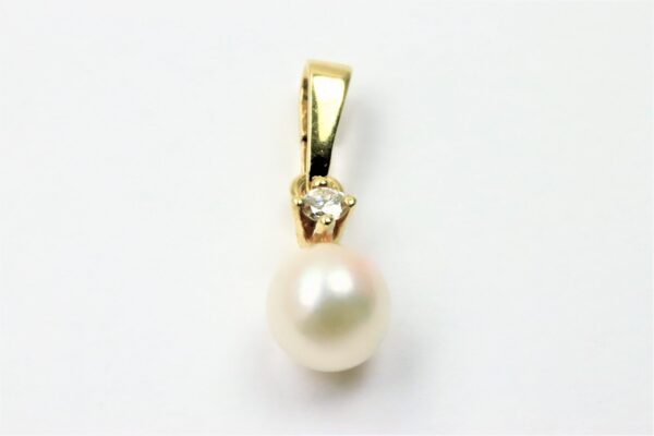 Anhänger in Gelbgold mit Diamant