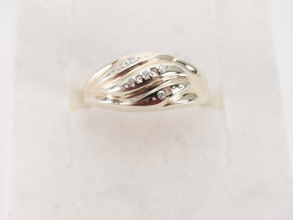 sehr feiner Ring in Gelbgold  mit Diamanten – Bild 3