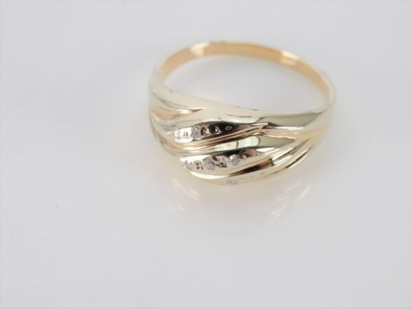 sehr feiner Ring in Gelbgold  mit Diamanten – Bild 4