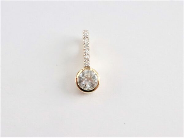 Anhänger in Gelbgold mit Diamanten