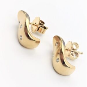 sehr feine Ohrstecker mit 6 Diamanten in Gelbgold