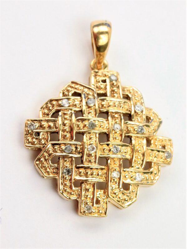 herrlicher Anhänger mit Diamanten in Gelbgold