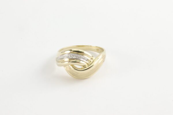 Ring in Gelbgold mit Diamanten