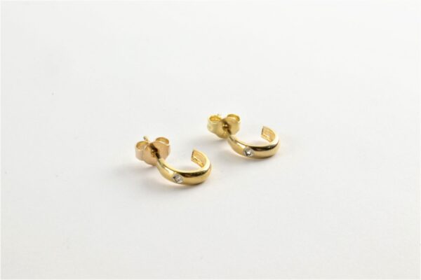 sehr kleine Ohrstecker in Gelbgold mit Diamant – Bild 5