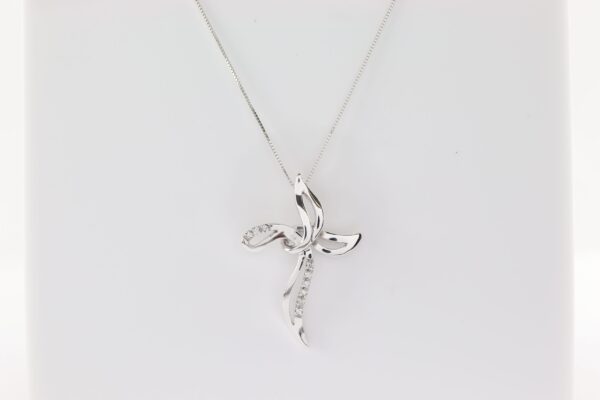 Kreuz in Weißgold mit Diamanten und passender Kette – Bild 3