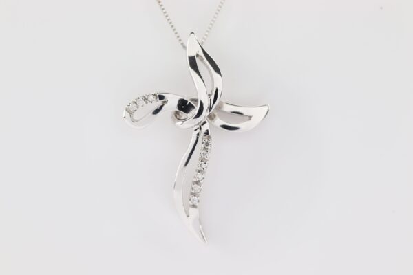Kreuz in Weißgold mit Diamanten und passender Kette – Bild 5