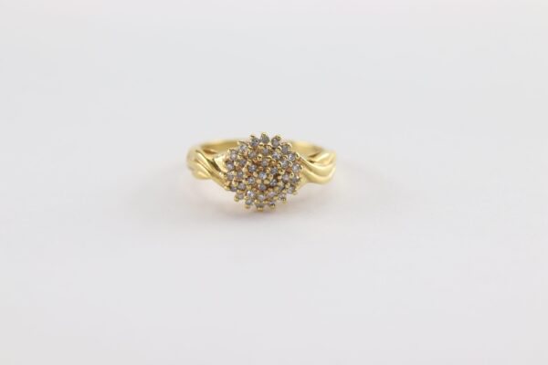 Ring mit sehr vielen kleinen Diamanten in der Obereseite eingearbeitet – Bild 3