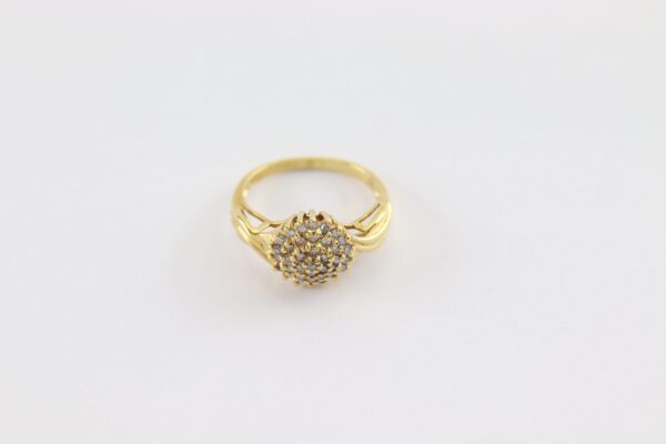 Ring mit sehr vielen kleinen Diamanten in der Obereseite eingearbeitet – Bild 4