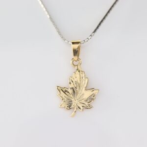 Fein geschnittenes Blatt in Gelbgold  (  OHNE  KETTE  )