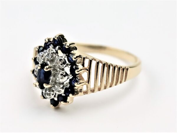 Ring in Gelbgold mit 6 Diamanten und Saphir – Bild 4