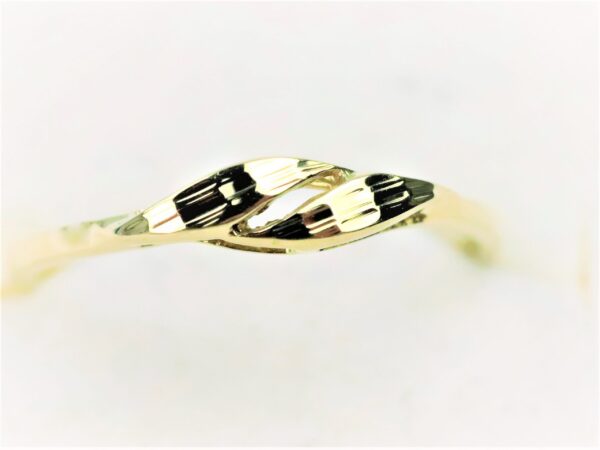 sehr feiner Ring in Gelbgold