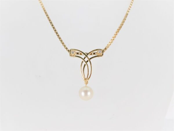 Colllier  sehr feines Collier mit 2 Diamanten