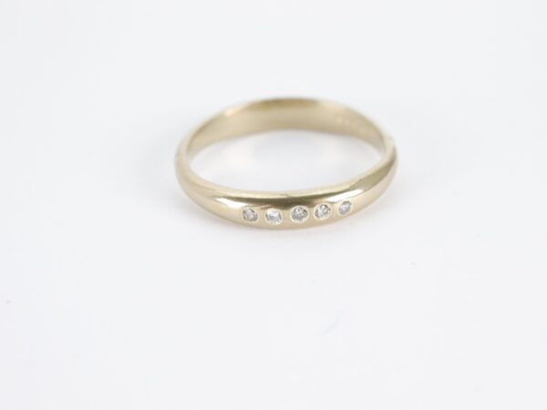 Ring in Gelbgold  mit Diamanten – Bild 4