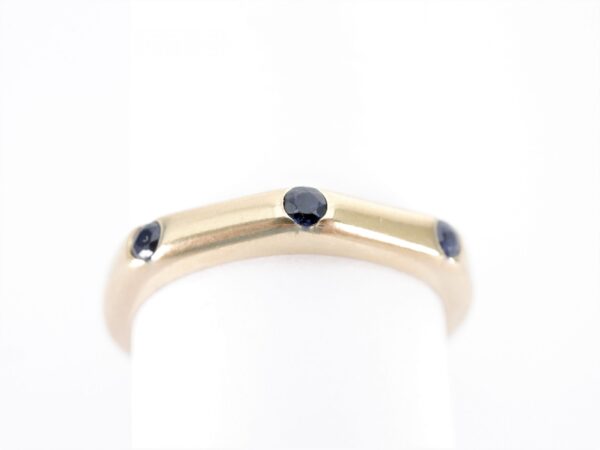 Ring  mit kleinen Saphir in Gelbgold