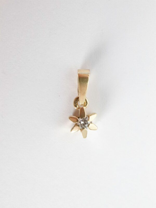 feiner Anhänger mit Diamant – Bild 2