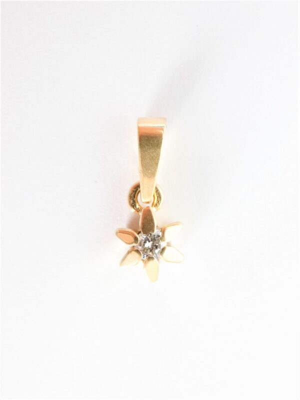 feiner Anhänger mit Diamant – Bild 3