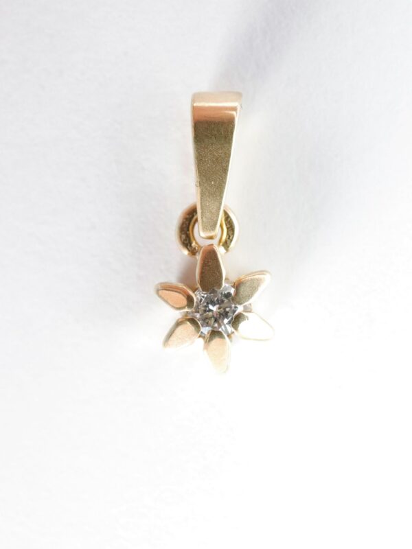 feiner Anhänger mit Diamant – Bild 5