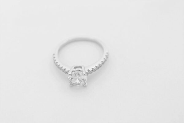 feiner Ring aus Sterlingsilber rhodiniert mit Zirkonia – Bild 4