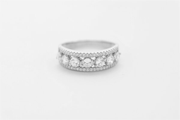 sehr schöner Ring mit Zirkonia in Sterlingsilber