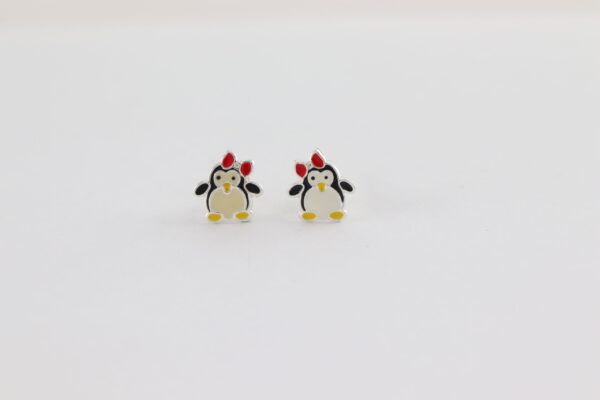 eine kleine Pinguindame als Ohrstecker in Sterlingsilber rhodiniert