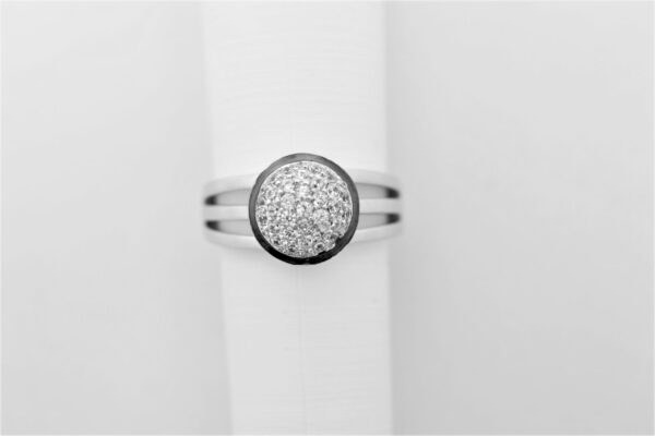feiner Ring in Sterlingsilber mit Zirkonia