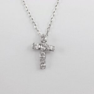 ein wunderschönes Kreuz mit Kette in Sterlingsilber rhodiniert