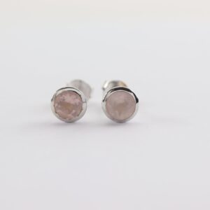 kleine Ohrstecker mit Rosenquarz in Sterlingsilber