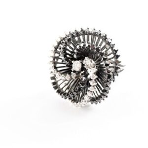 Auffallend schöner Ring in Sterlingsilber mit Zirkonia