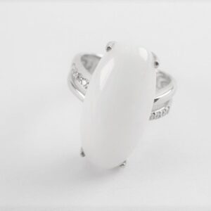 feiner Ring mit Mondstein  in Sterlingsilber rhodiniert