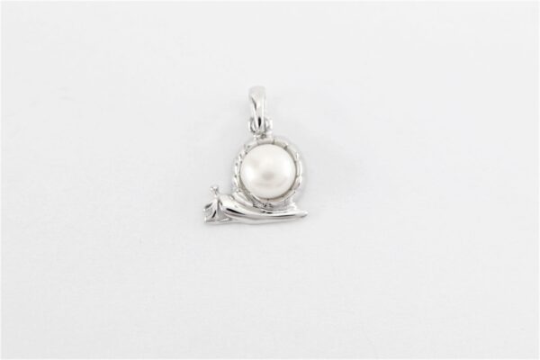 kleine Schnecke als Anhänger in Sterlingsilber mit Perle