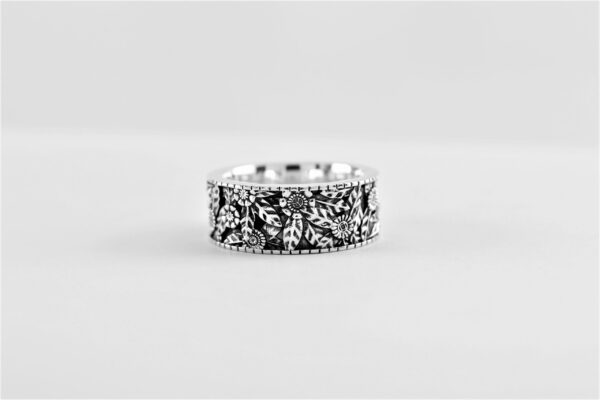 Ring in Sterlingsilber rhodiniert mit Blumenmuster