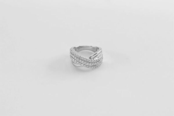 Silberring mit viel Zirkonia