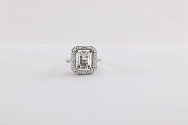 Feiner Ring in Sterlingsilber rhodiniert
