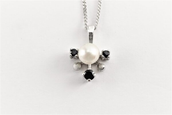 sehr schönes Collier mit Perle und Saphier in Sterlingsilber