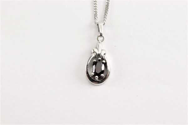 Collier in Sterlingsilber mit Granat