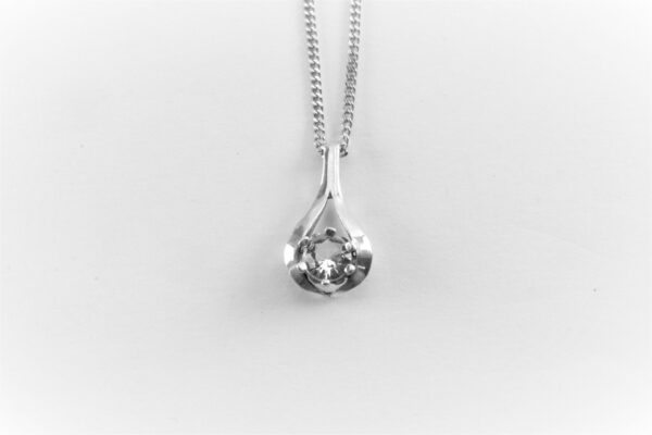 feines Collier in Sterlingsilber mit Zirkonia