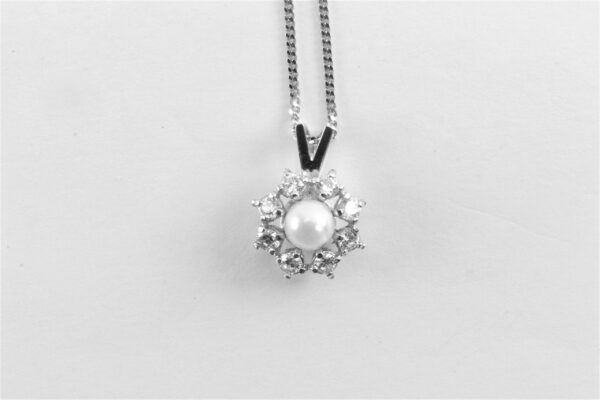 wunderschönes Collier mit Perle in Silber