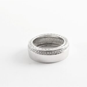 feiner Ring in Sterlingsilber mit Zirkonia