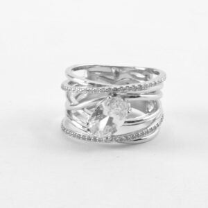 sehr schöner Ring in Sterlingsilber rhodiniert