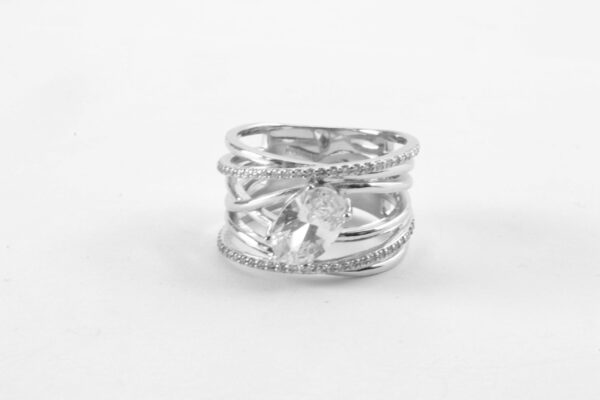 sehr schöner Ring in Sterlingsilber rhodiniert