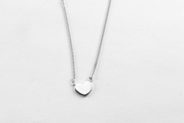 feines Herzcollier in Sterlingsilber rhodiniert