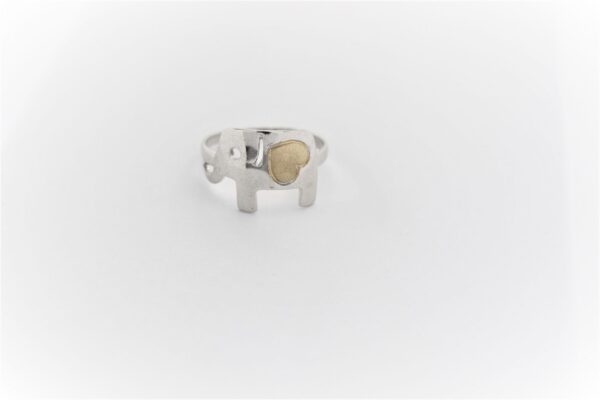 ein Elefant mit einem goldenen Herzen in Sterlingsilber
